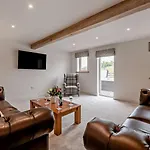 Holiday home 3 Bed In Harrogate Oc-94743 *