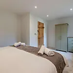 3 Bed In Harrogate Oc-94743 Holiday home